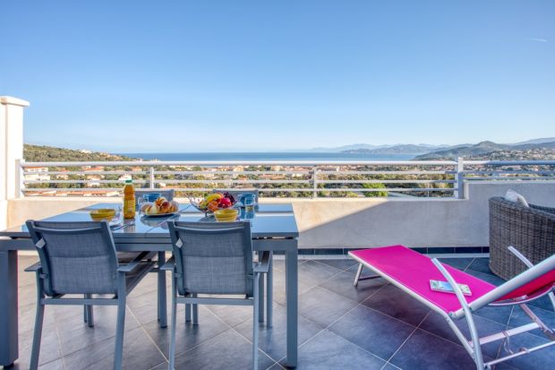 Appartement climatisé avec vue panoramique sur Ile Rousse