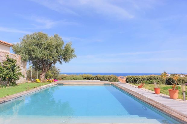 Villa climatisée avec piscine, vue sur Ile de la Pietra