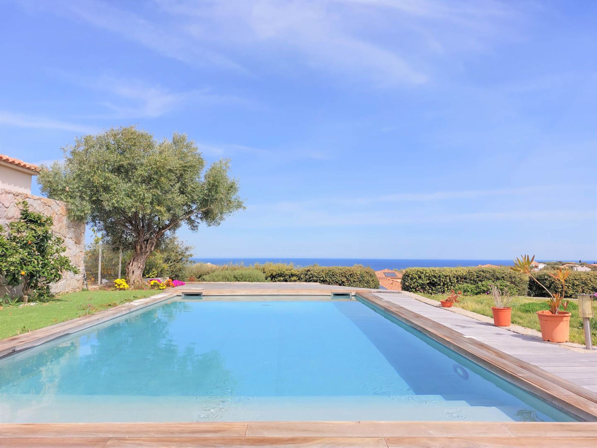 Villa climatisée avec piscine, vue sur Ile de la Pietra