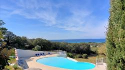 résidence de vacances, appartement climatisé, piscine commune, proche plage