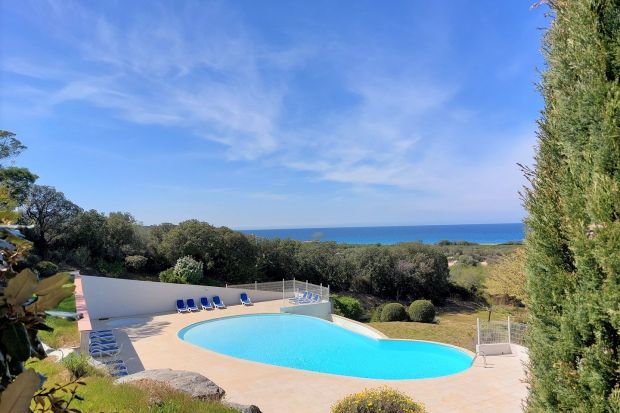 résidence de vacances, appartement climatisé, piscine commune, proche plage