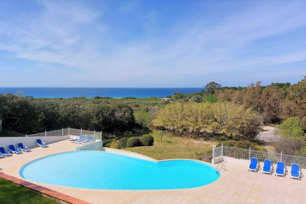 Appartement climatisé dans une résidence avec piscine, proche commerces et plage, 2 chambres