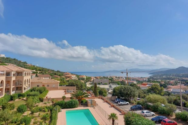 Appartement climatisé, piscine commune, 15 min du centre d'Ile Rousse