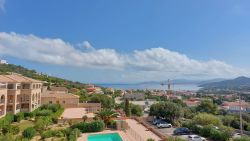 Appartement climatisé, piscine commune, 15 min du centre d'Ile Rousse