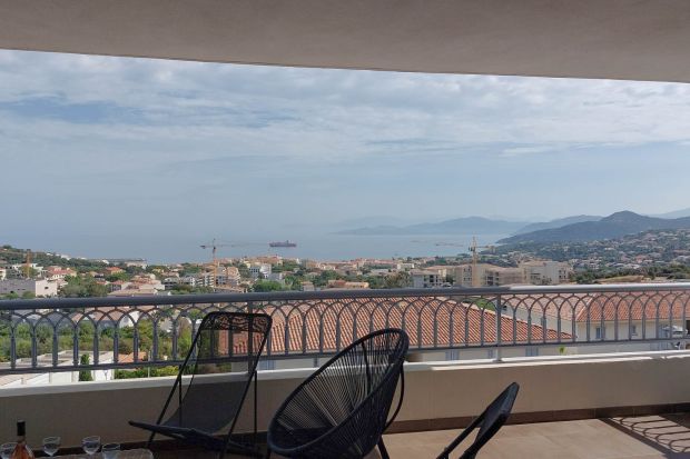 Appartement climatisé avec vue panoramique mer et Cap Corse
