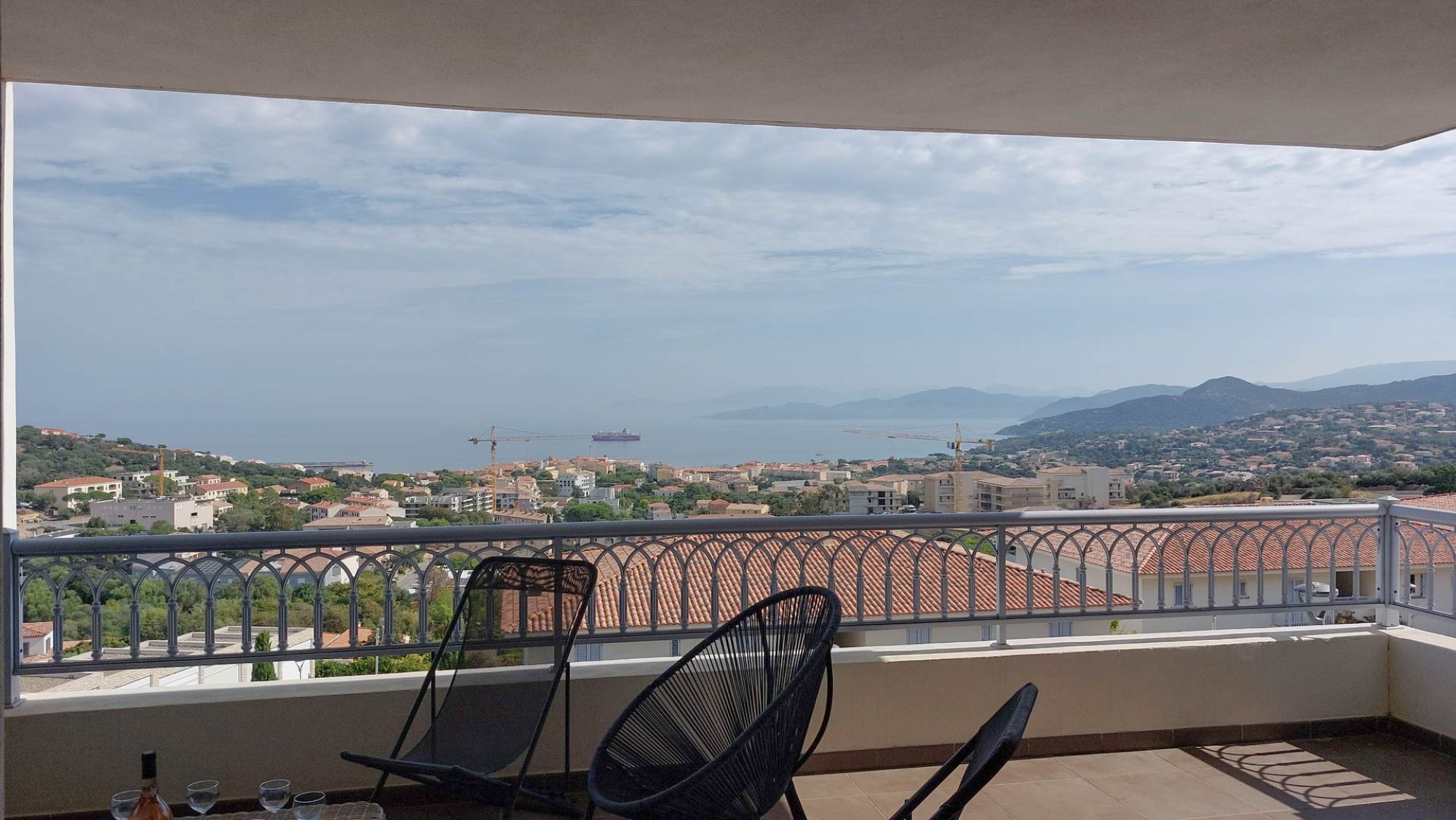 Appartement climatisé avec vue panoramique mer et Cap Corse