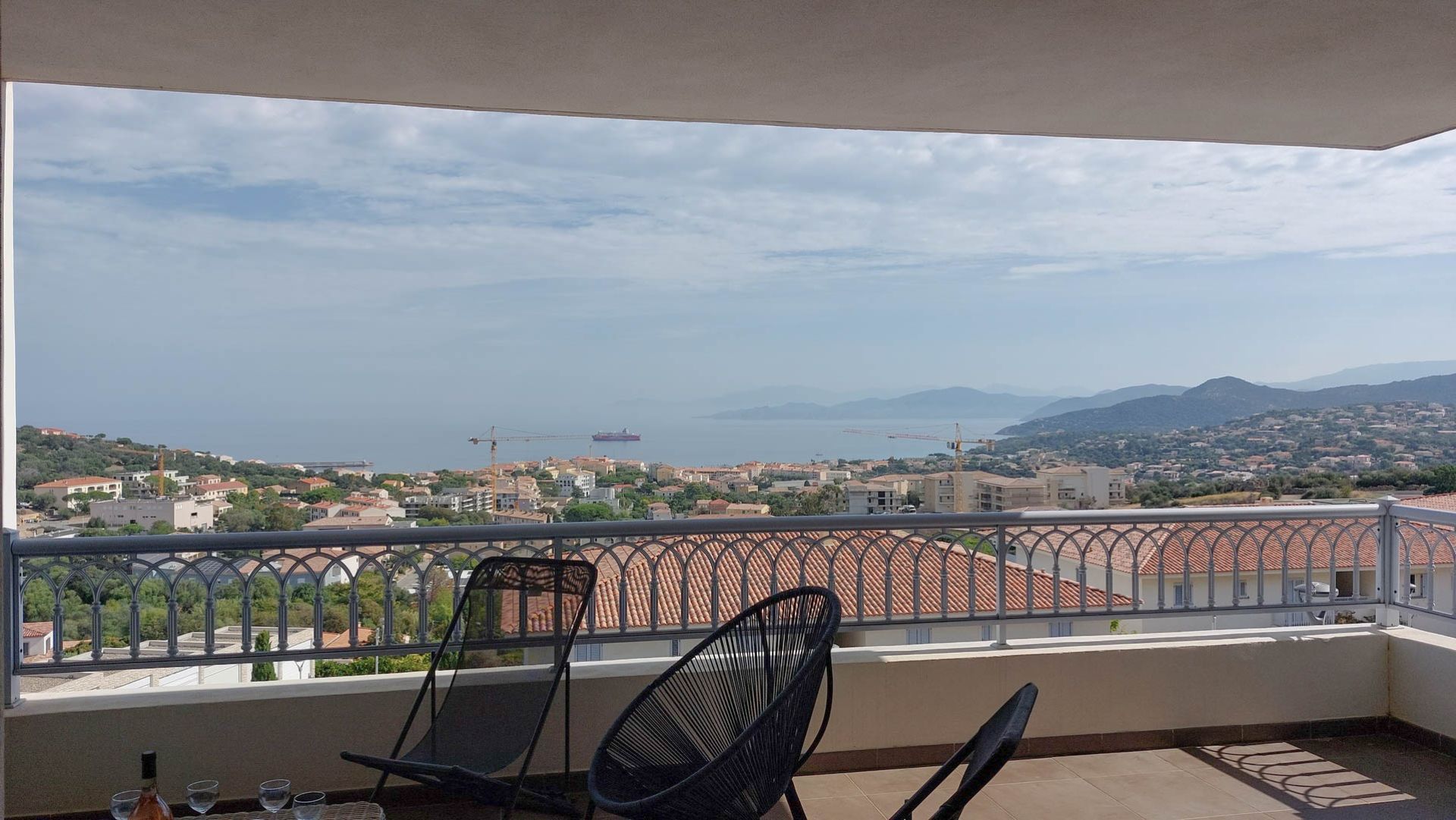 Appartement climatisé avec vue panoramique mer et Cap Corse
