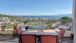 Appartement climatisé avec vue panoramique sur Ile Rousse et mer