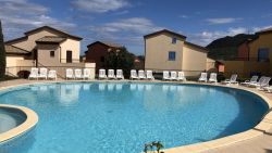 Appartement climatisé à 200m de la mer avec piscine commune