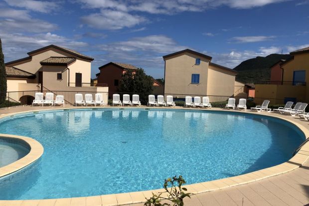 Appartement climatisé à 200m de la mer avec piscine commune