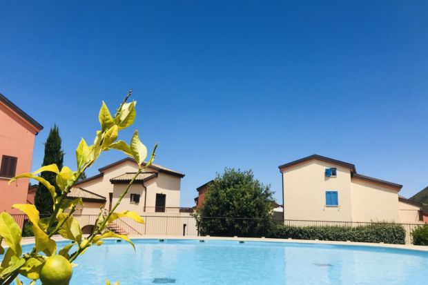 Appartement climatisé,2 pas de la plage et commerces, piscine commune